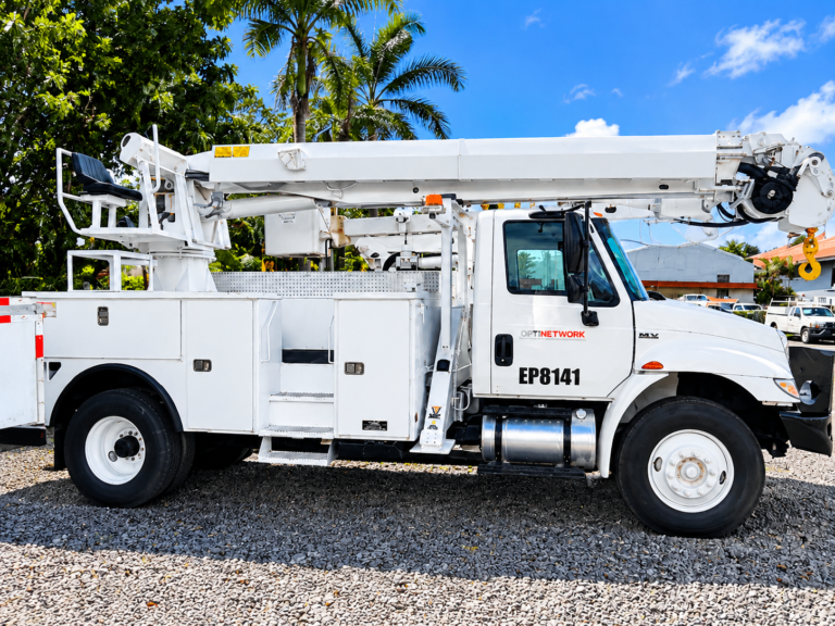 International Durastar 4300 · Camión tipo grúa